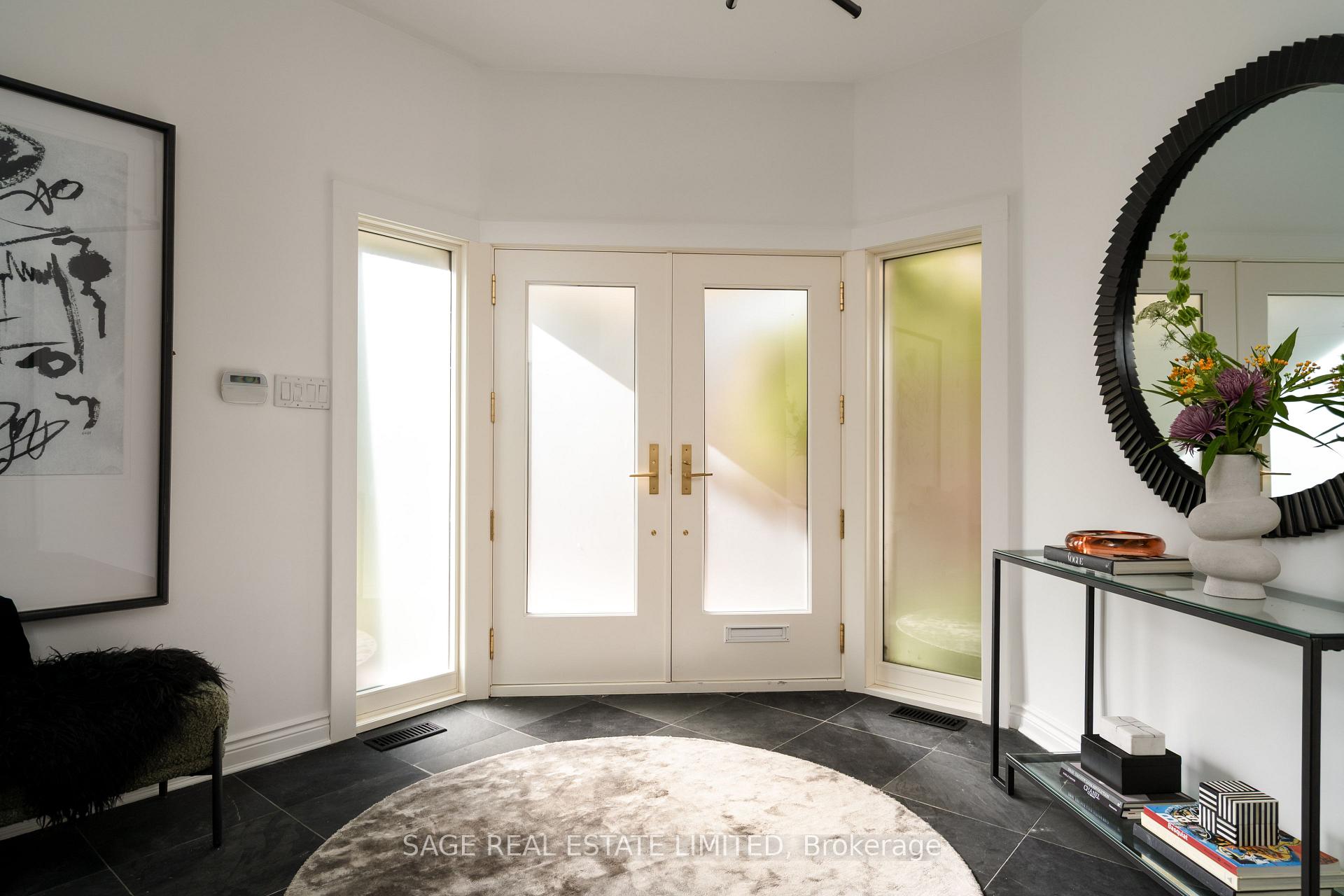 Photo 5 of 20 Connable Drive, Toronto, Casa Loma — HOMEH
