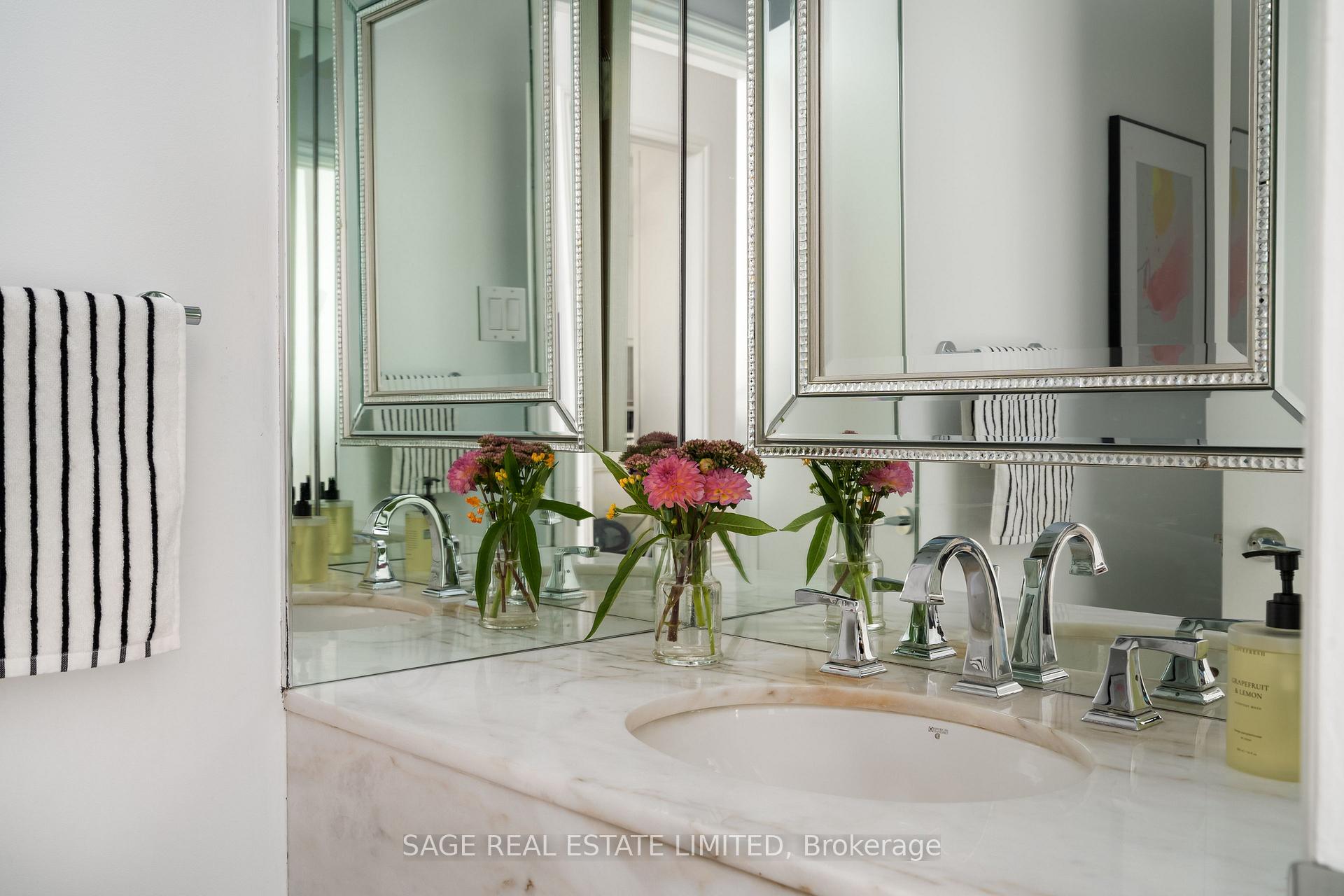 Photo 6 of 20 Connable Drive, Toronto, Casa Loma — HOMEH