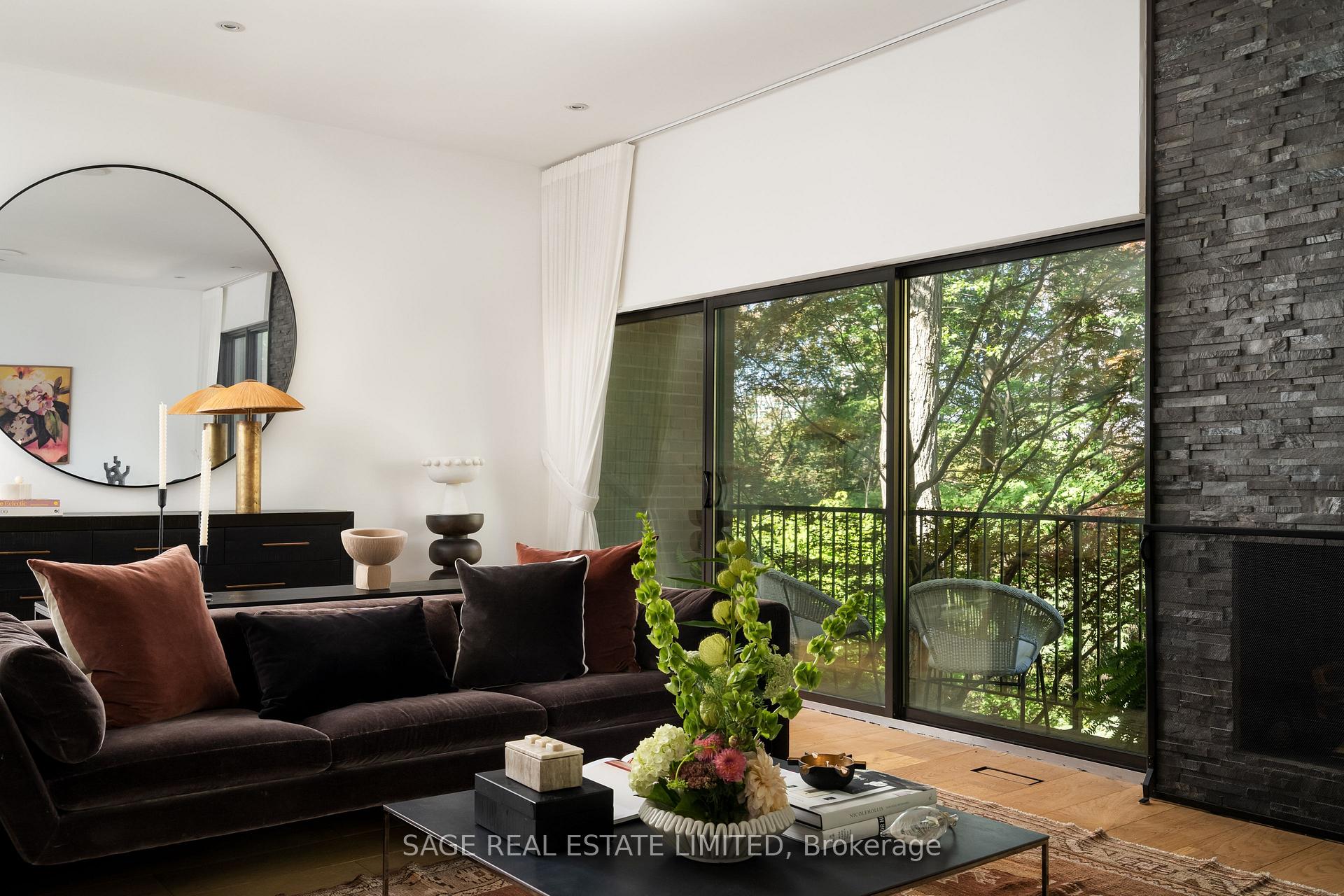Photo 7 of 20 Connable Drive, Toronto, Casa Loma — HOMEH