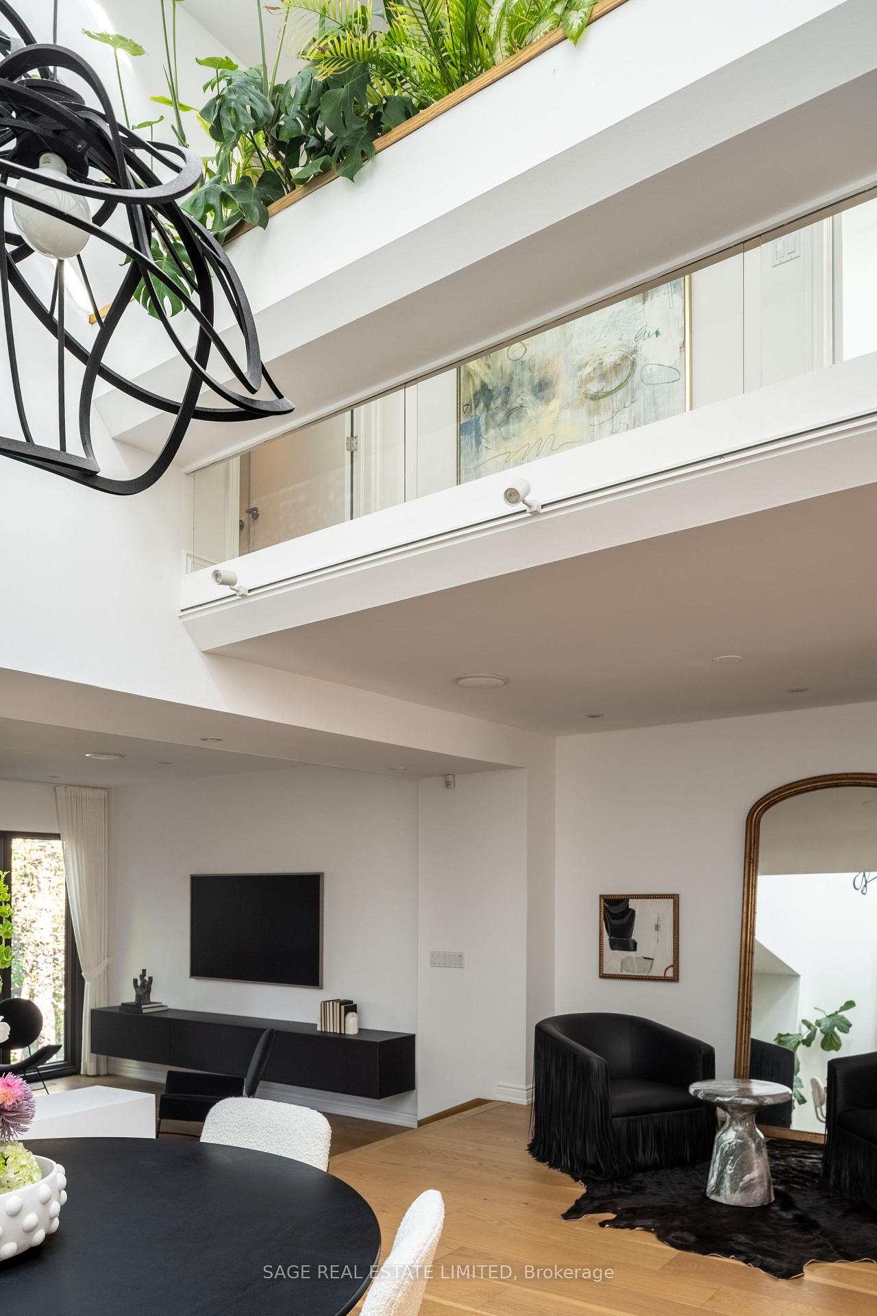 Photo 14 of 20 Connable Drive, Toronto, Casa Loma — HOMEH