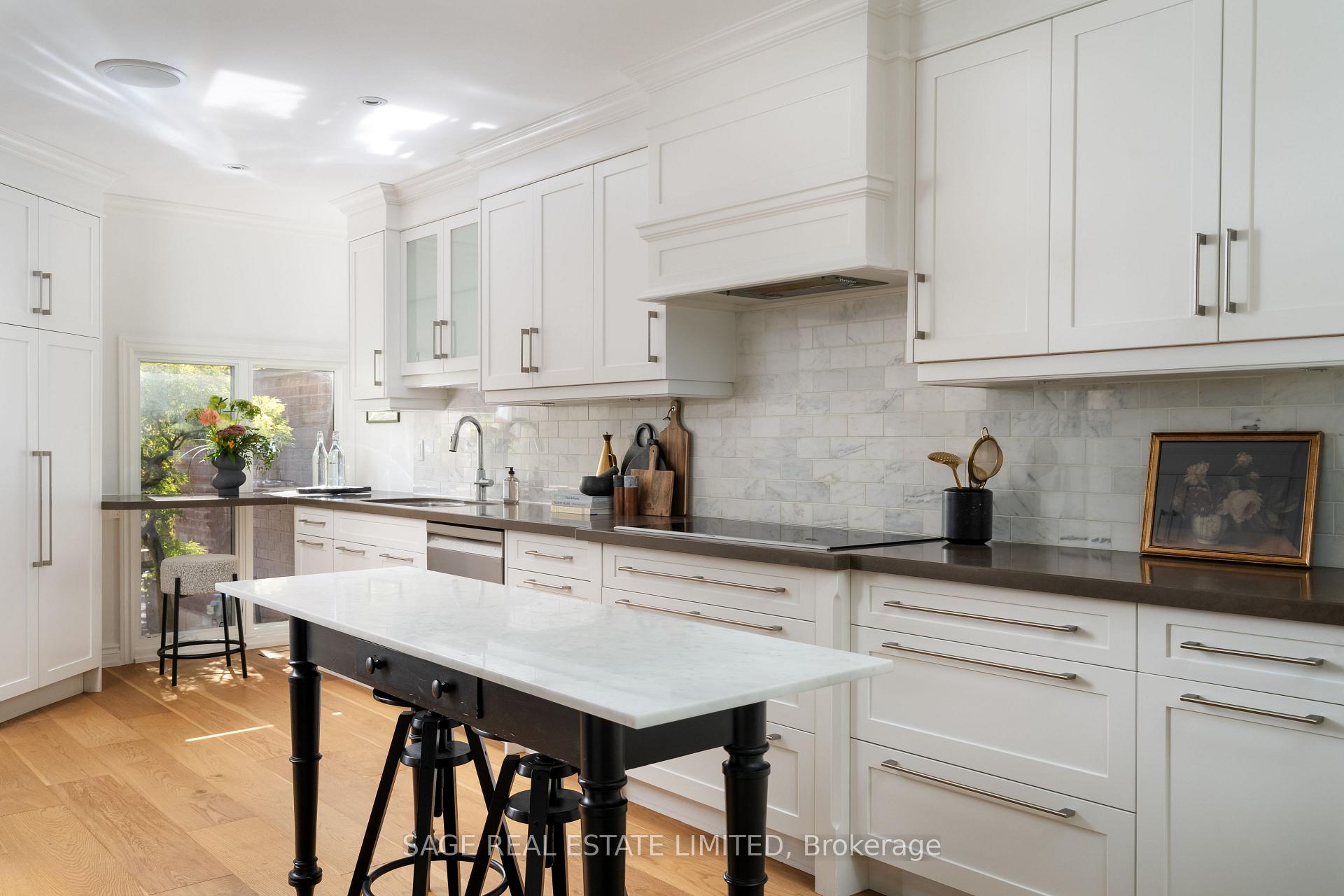 Photo 15 of 20 Connable Drive, Toronto, Casa Loma — HOMEH