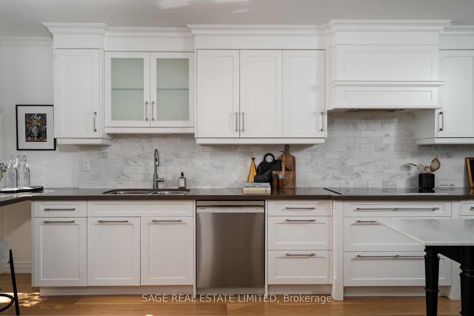 Photo 18 of 20 Connable Drive, Toronto, Casa Loma — HOMEH