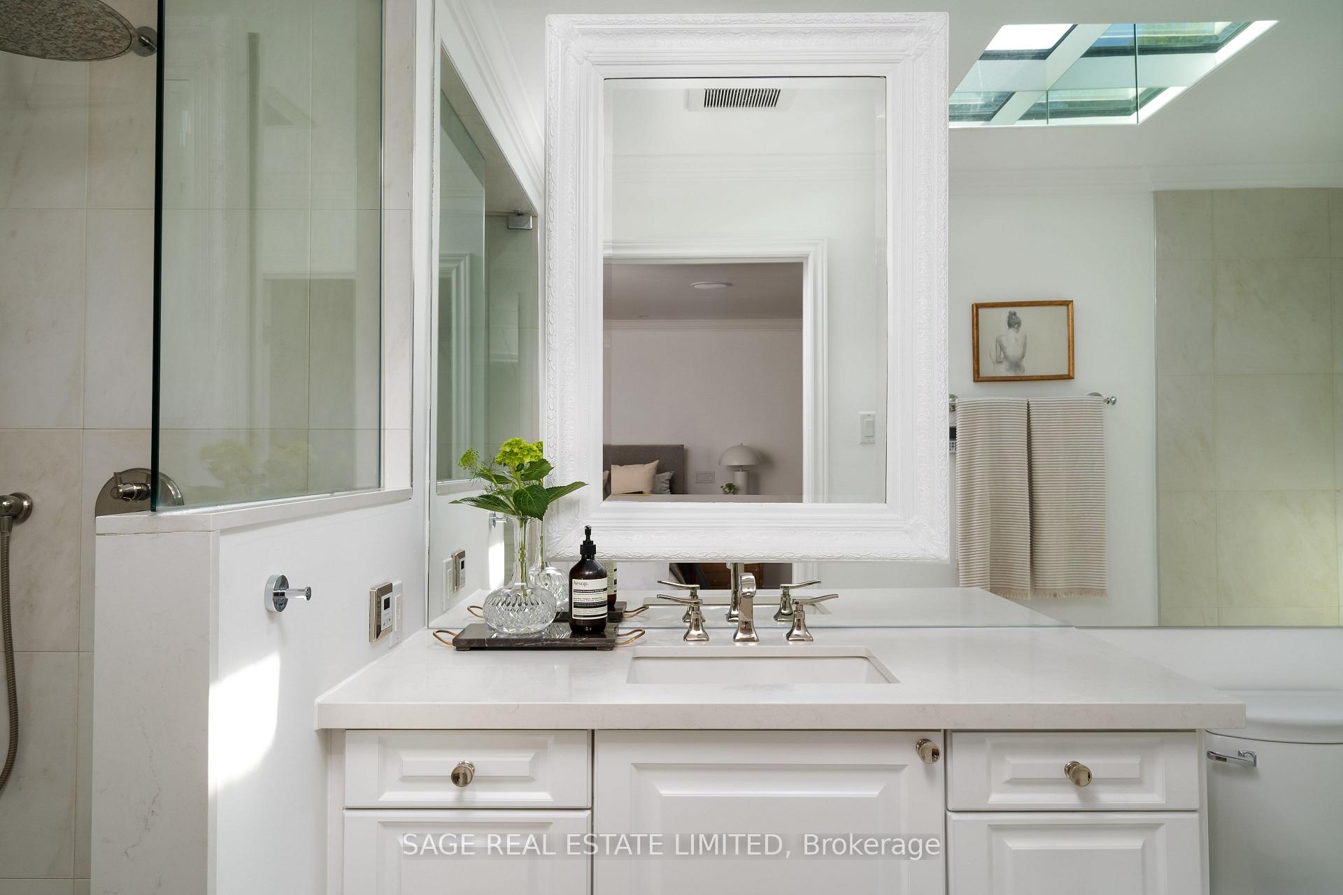 Photo 24 of 20 Connable Drive, Toronto, Casa Loma — HOMEH