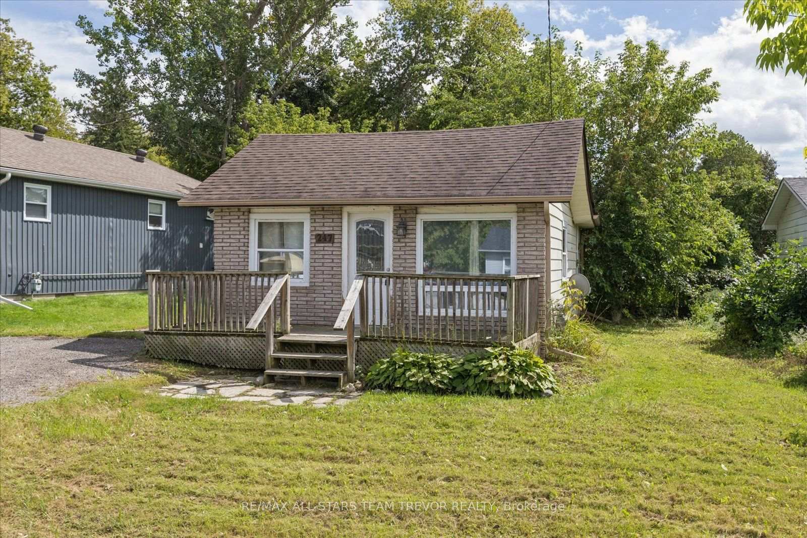 Photo 2 of 247 Parkway Avenue, Georgina, Keswick South — HOMEH