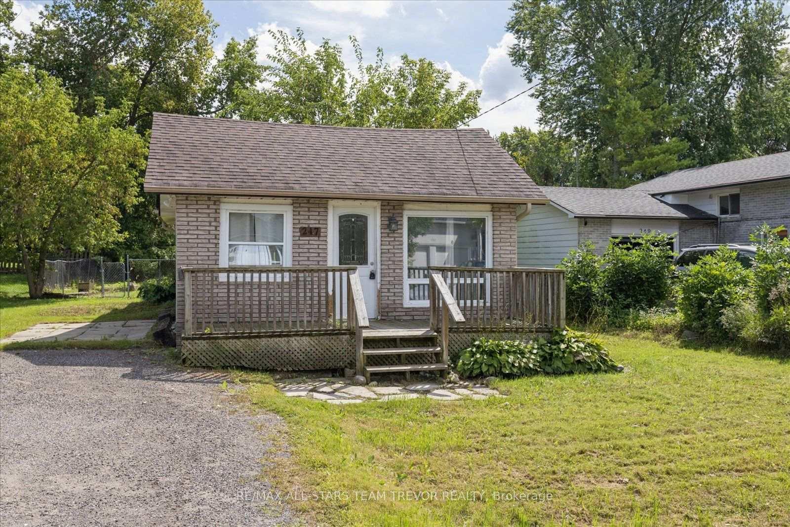 Photo 3 of 247 Parkway Avenue, Georgina, Keswick South — HOMEH