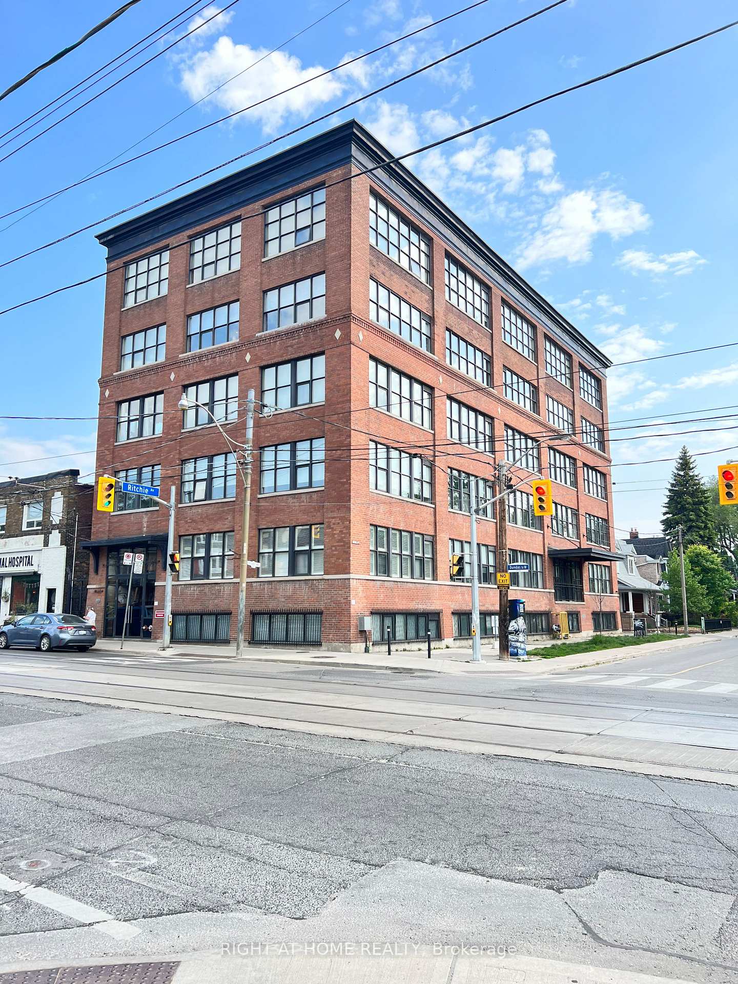 Front of Unit 406, 2154 Dundas Street W