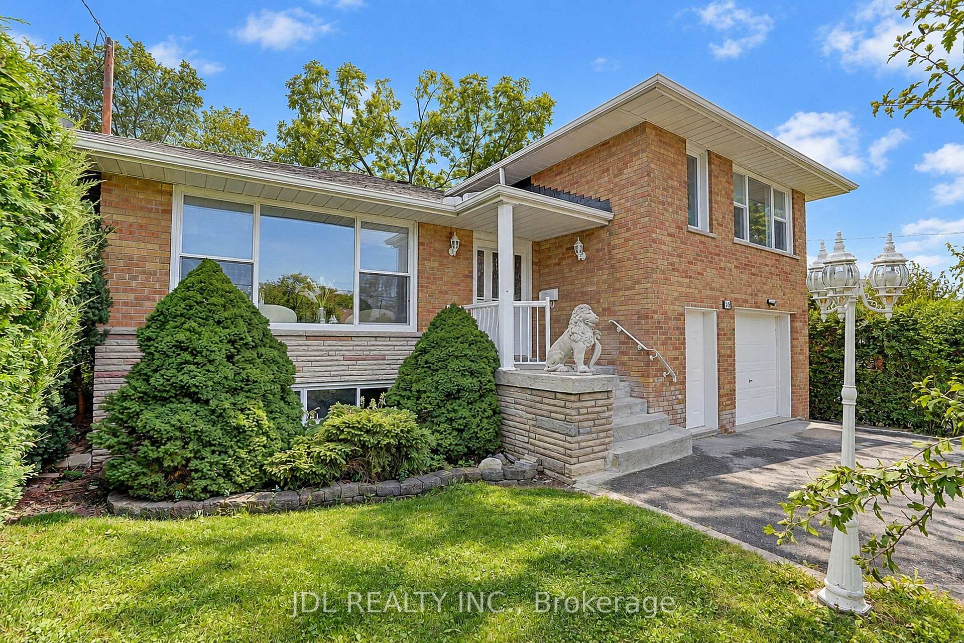 Photo 2 of 19 Sweeney Drive, North York, Victoria Village — HOMEH