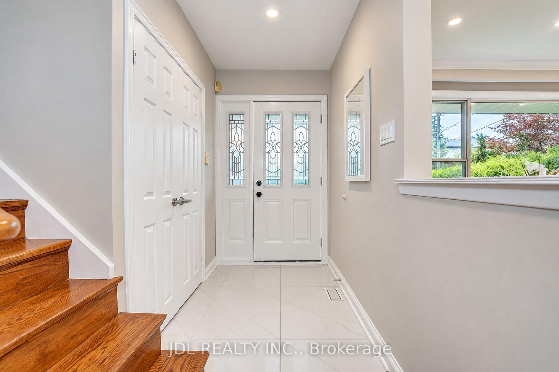Photo 3 of 19 Sweeney Drive, North York, Victoria Village — HOMEH