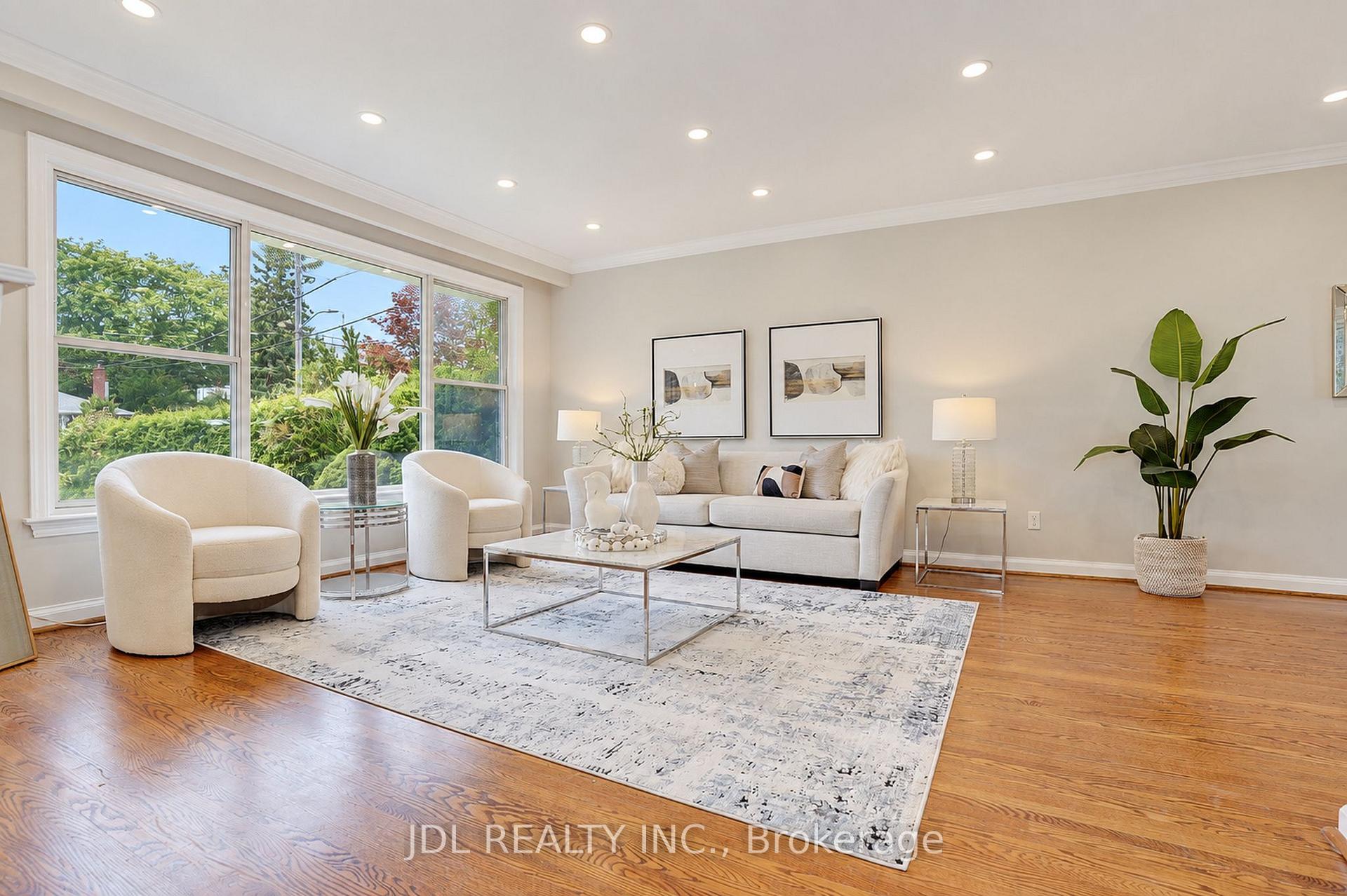 Photo 4 of 19 Sweeney Drive, North York, Victoria Village — HOMEH