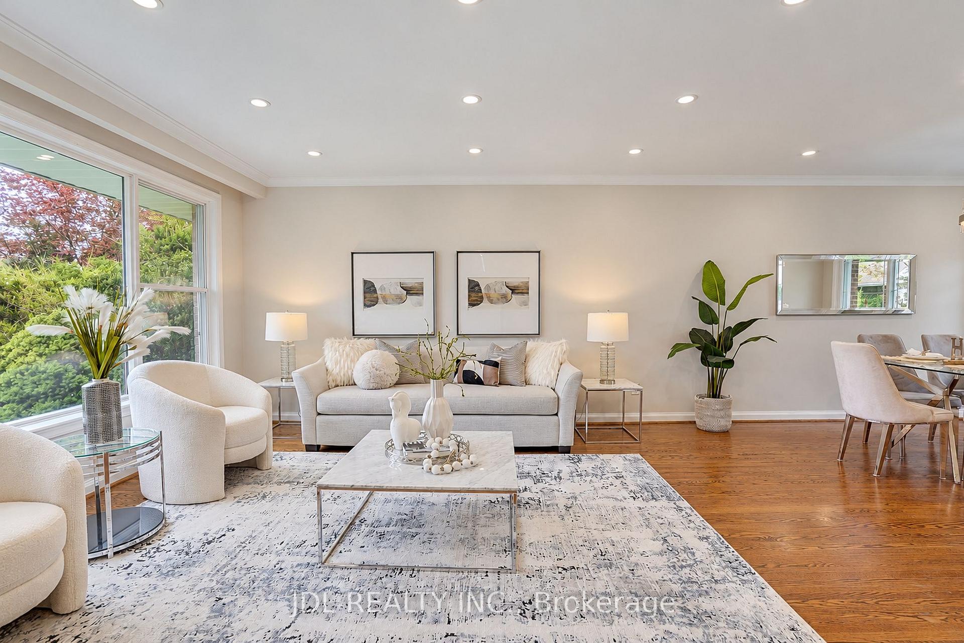 Photo 5 of 19 Sweeney Drive, North York, Victoria Village — HOMEH