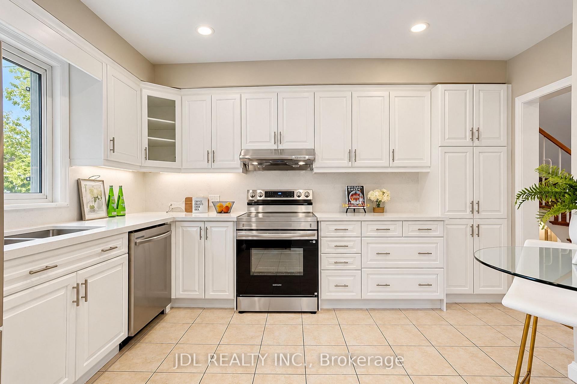 Photo 15 of 19 Sweeney Drive, North York, Victoria Village — HOMEH