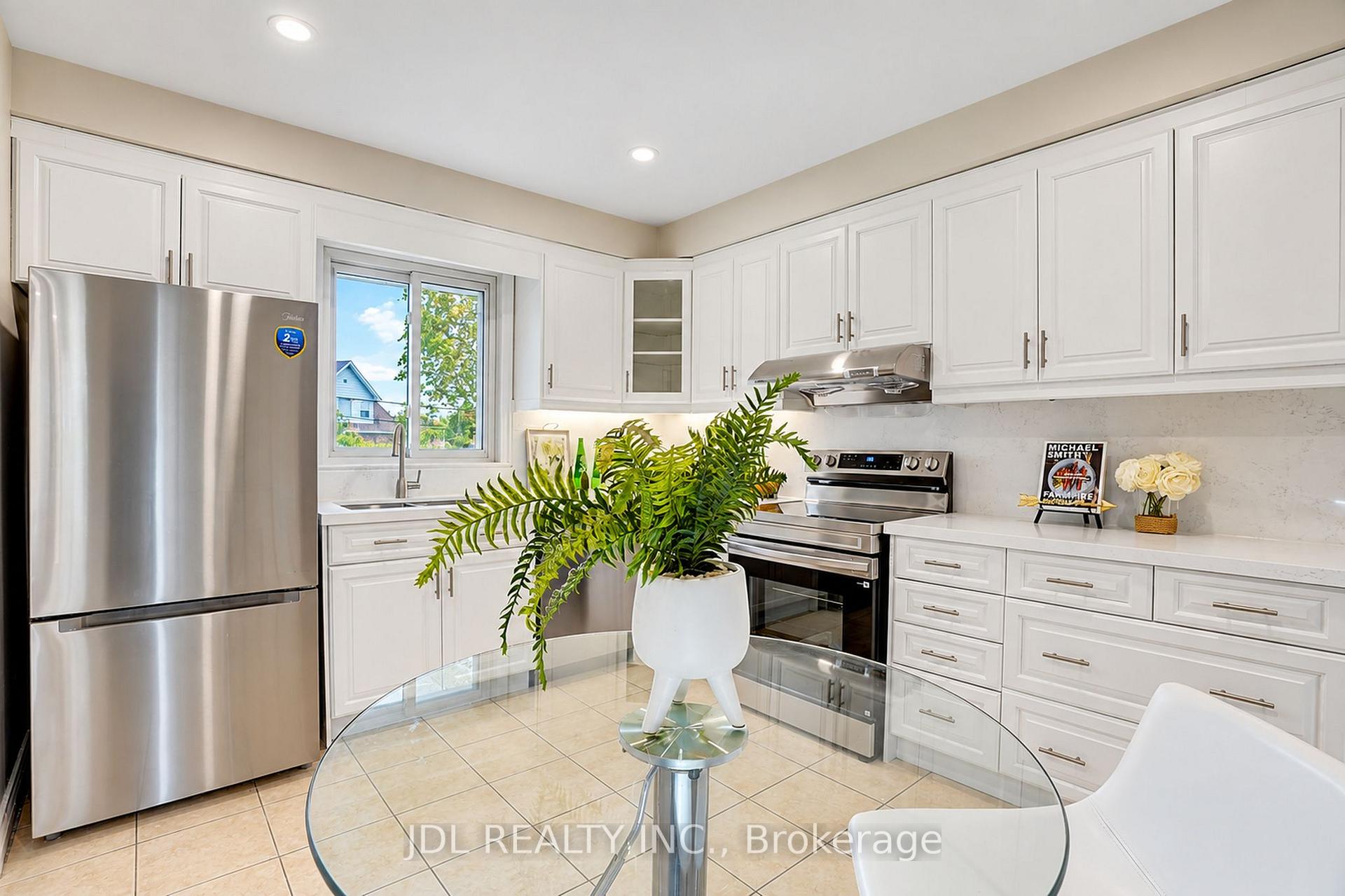 Photo 17 of 19 Sweeney Drive, North York, Victoria Village — HOMEH