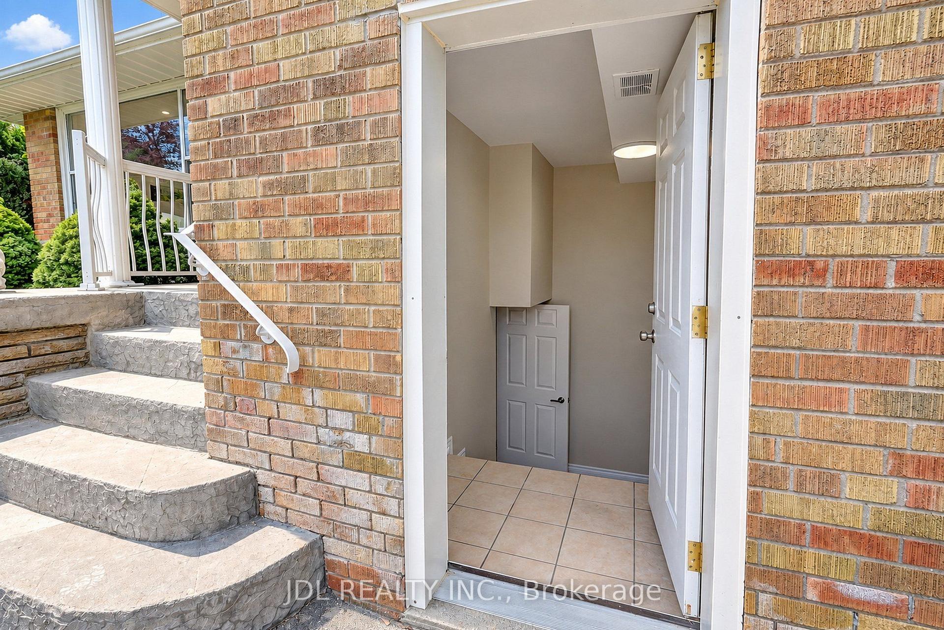 Photo 36 of 19 Sweeney Drive, North York, Victoria Village — HOMEH