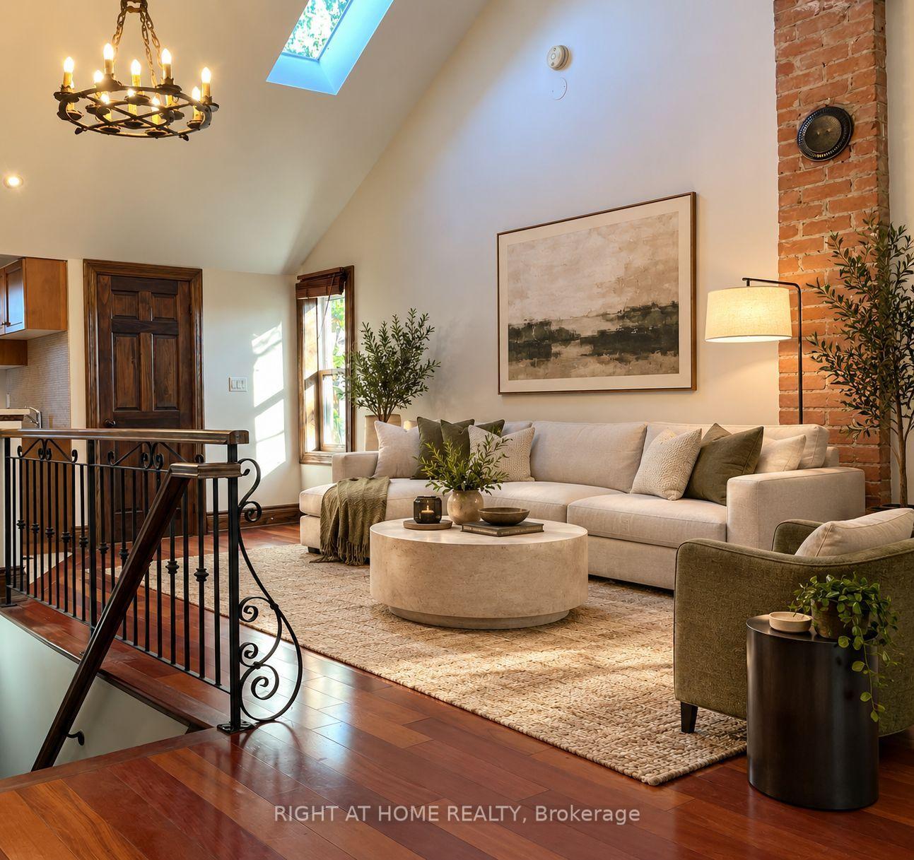 Photo 4 of Unit 4, 2 Afton Avenue, Toronto, Little Portugal — HOMEH