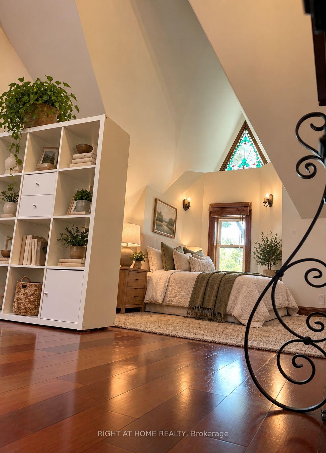 Photo 6 of Unit 4, 2 Afton Avenue, Toronto, Little Portugal — HOMEH