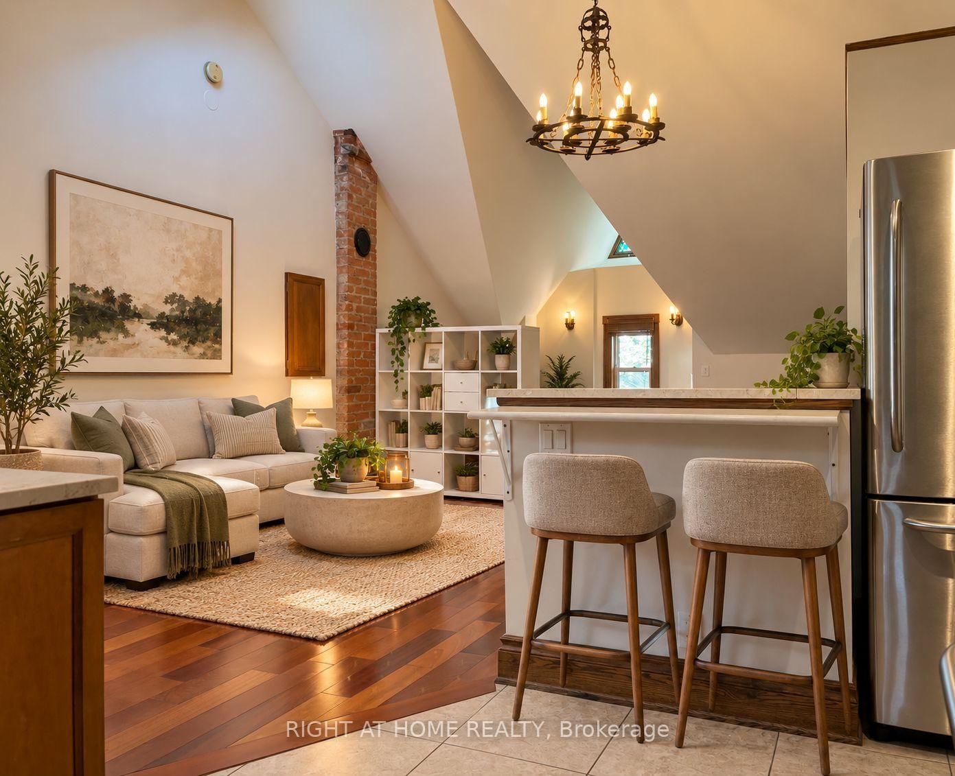 Photo 7 of Unit 4, 2 Afton Avenue, Toronto, Little Portugal — HOMEH