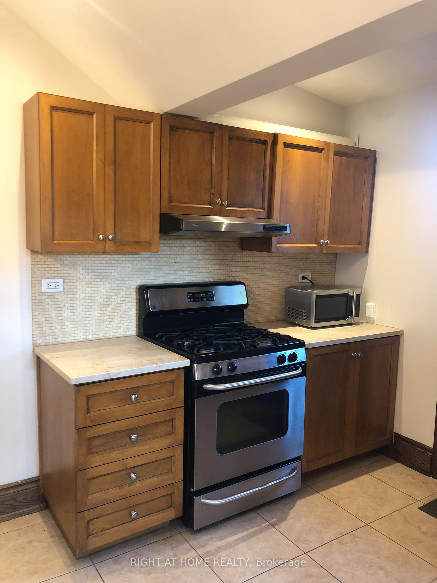 Photo 14 of Unit 4, 2 Afton Avenue, Toronto, Little Portugal — HOMEH