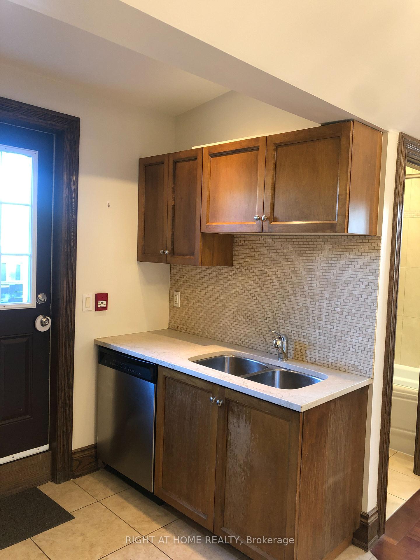 Photo 15 of Unit 4, 2 Afton Avenue, Toronto, Little Portugal — HOMEH