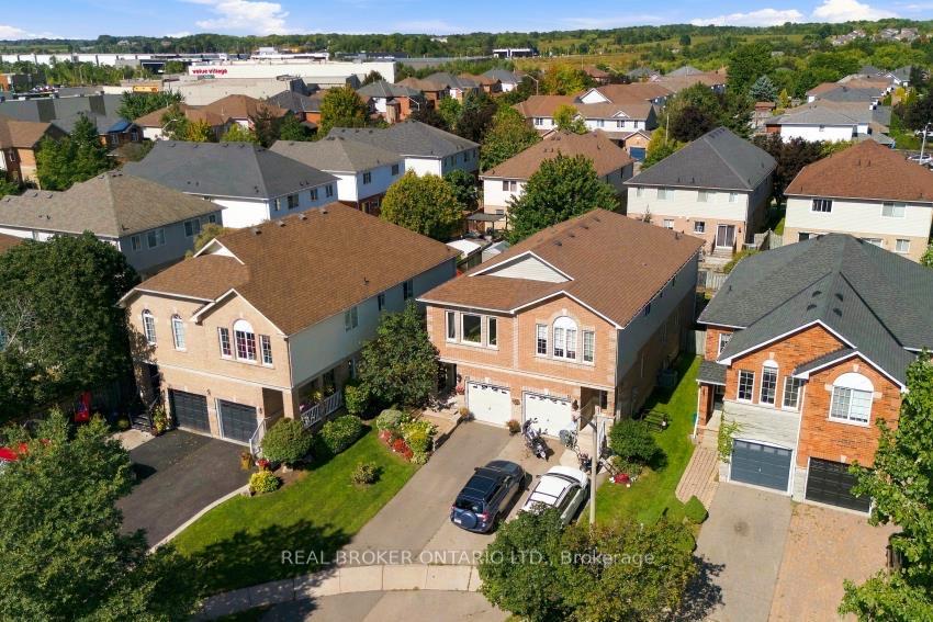 Photo 3 of 29 Slater Court, Hamilton, Waterdown — HOMEH