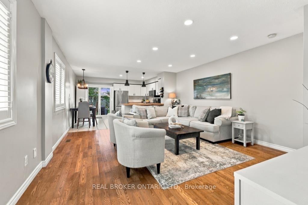 Photo 6 of 29 Slater Court, Hamilton, Waterdown — HOMEH