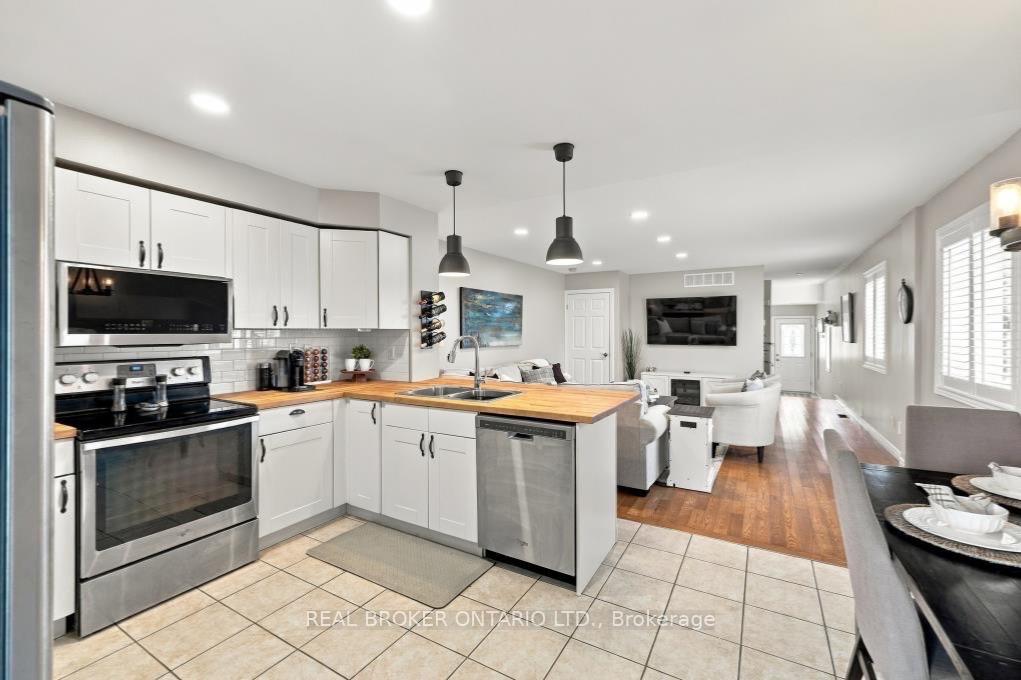 Photo 11 of 29 Slater Court, Hamilton, Waterdown — HOMEH