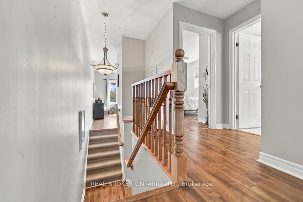 Photo 13 of 29 Slater Court, Hamilton, Waterdown — HOMEH