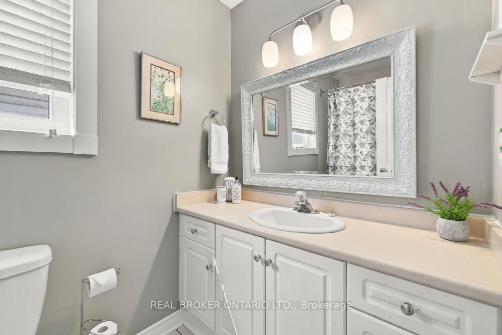 Photo 23 of 29 Slater Court, Hamilton, Waterdown — HOMEH