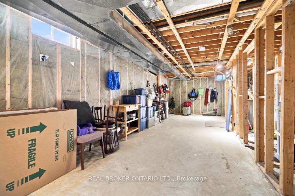 Photo 24 of 29 Slater Court, Hamilton, Waterdown — HOMEH