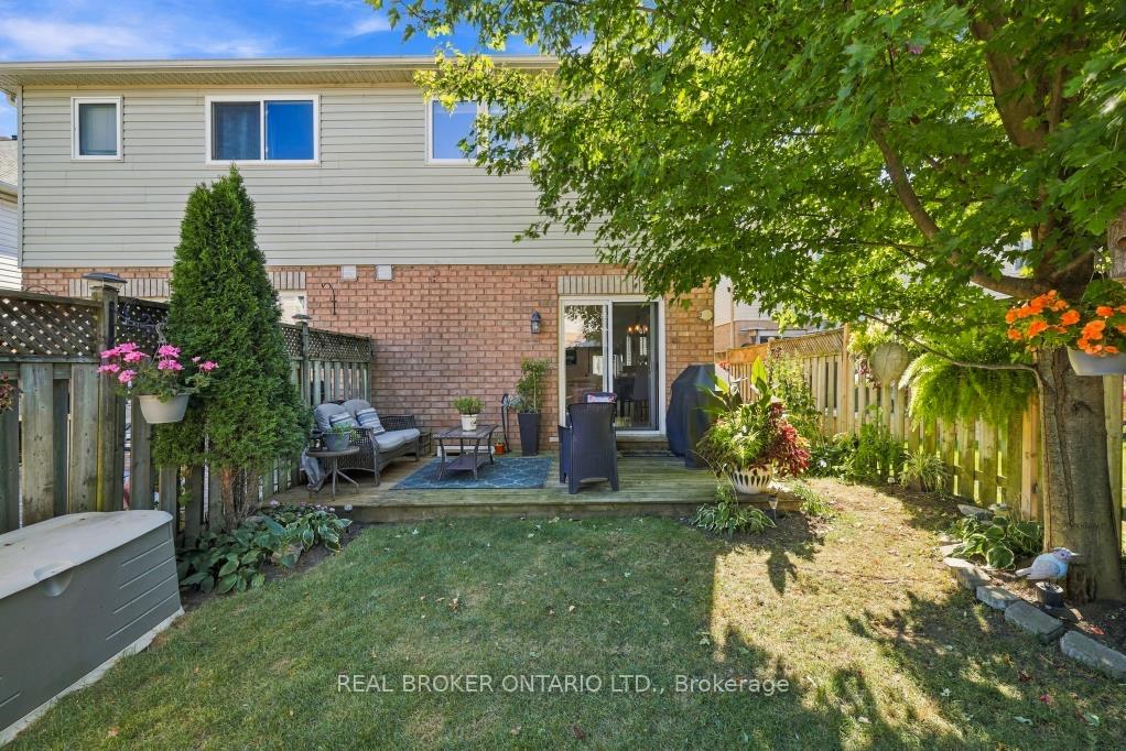 Photo 33 of 29 Slater Court, Hamilton, Waterdown — HOMEH
