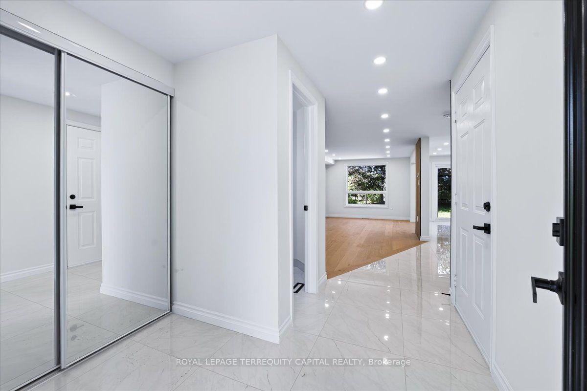 Photo 5 of 4 Cassandra Drive, Barrie, East Bayfield — HOMEH