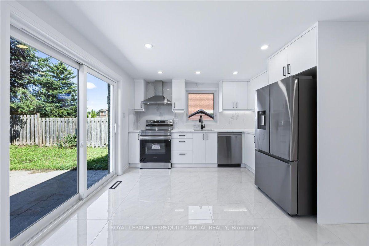 Photo 12 of 4 Cassandra Drive, Barrie, East Bayfield — HOMEH