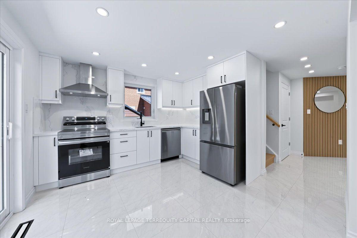 Photo 13 of 4 Cassandra Drive, Barrie, East Bayfield — HOMEH