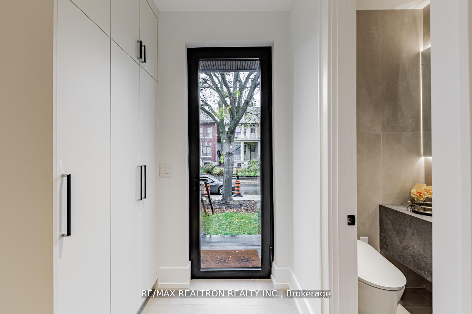 Photo 5 of 673 Crawford Street, Toronto, Palmerston-Little Italy — HOMEH
