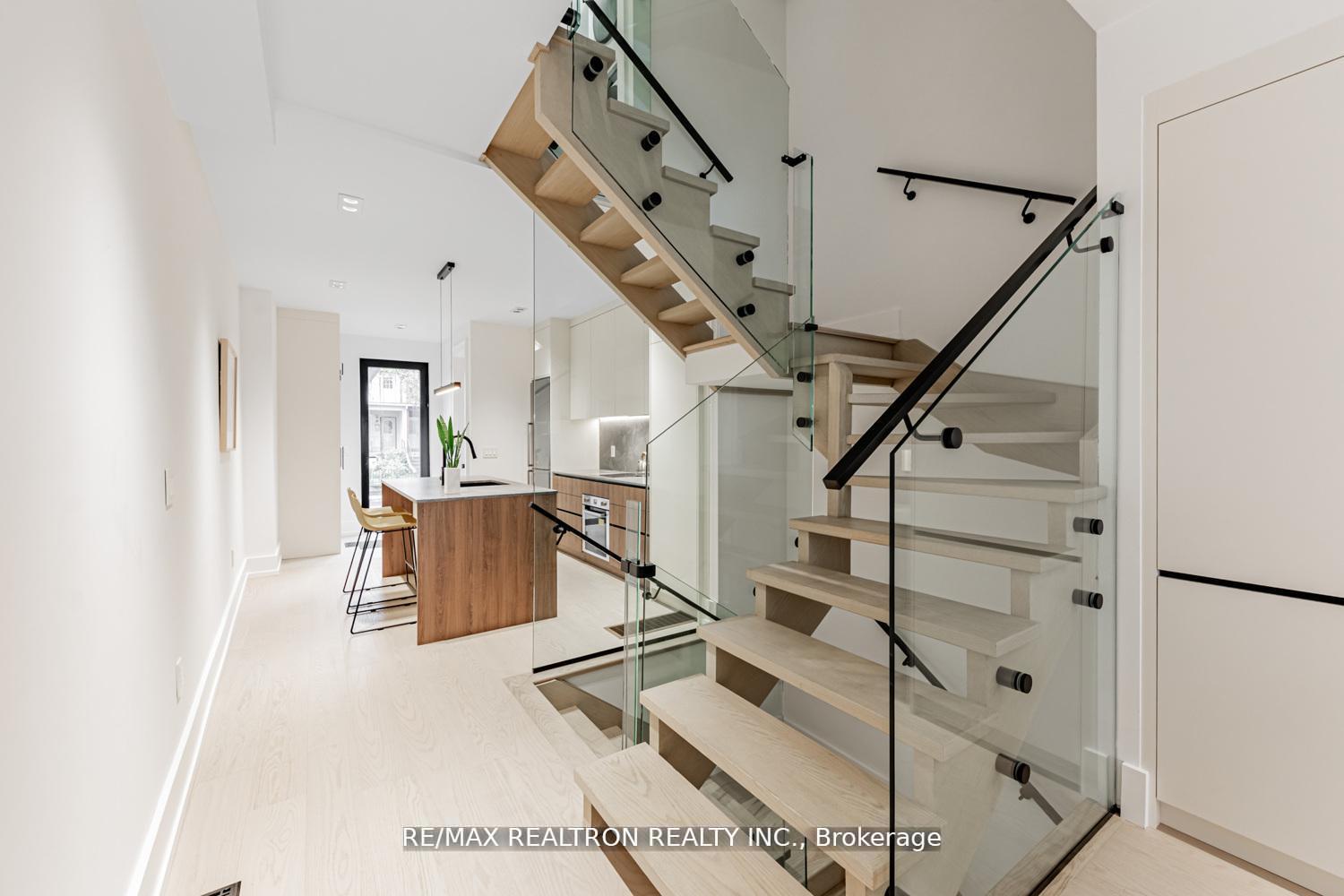 Photo 9 of 673 Crawford Street, Toronto, Palmerston-Little Italy — HOMEH