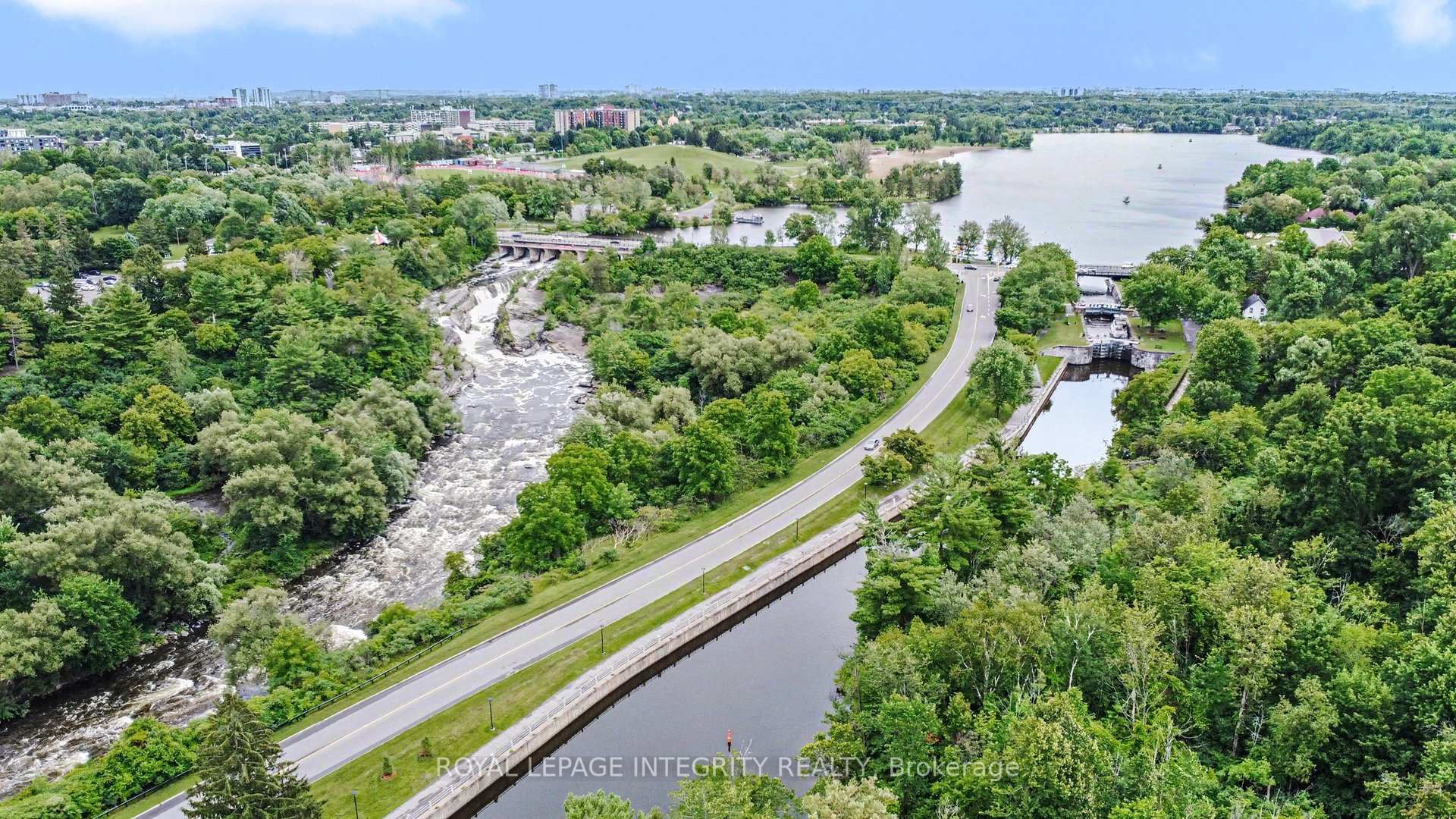 Photo 34 of 1291 Lampman Crescent, Ottawa, Hogs Back — HOMEH