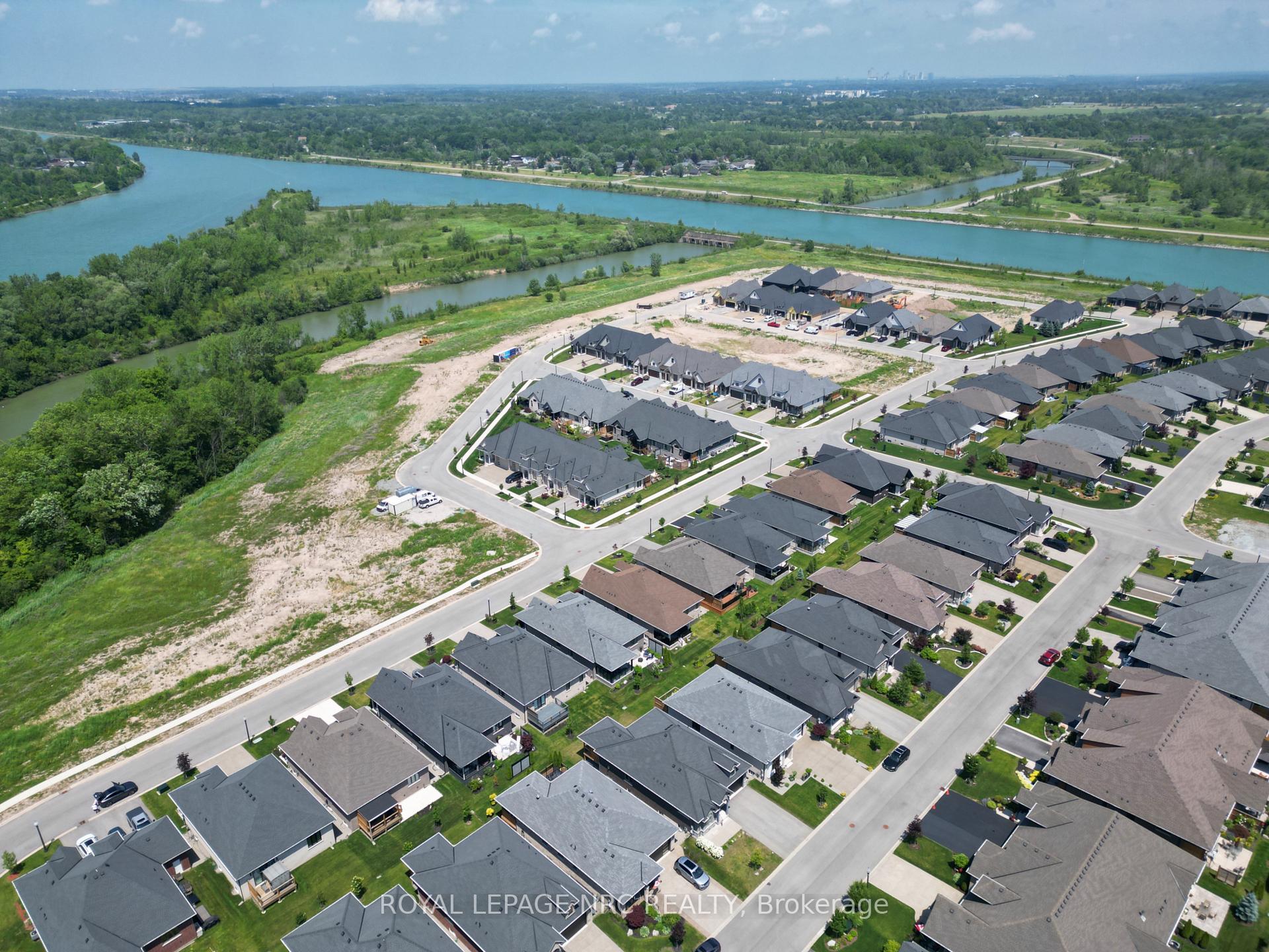 Photo 4 of 53 Carrick Trail, Welland, Hwy 406/Welland — HOMEH