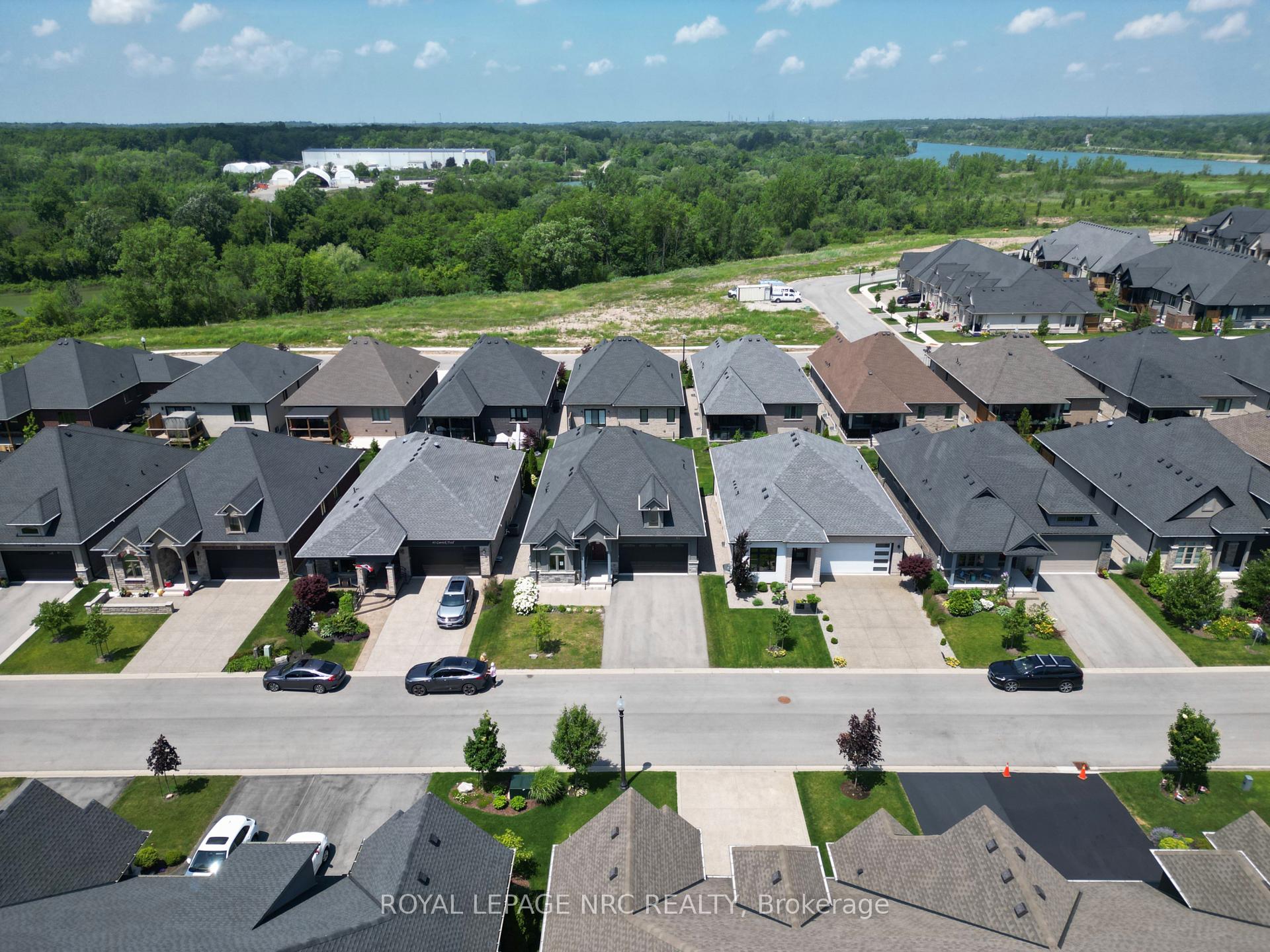 Photo 11 of 53 Carrick Trail, Welland, Hwy 406/Welland — HOMEH
