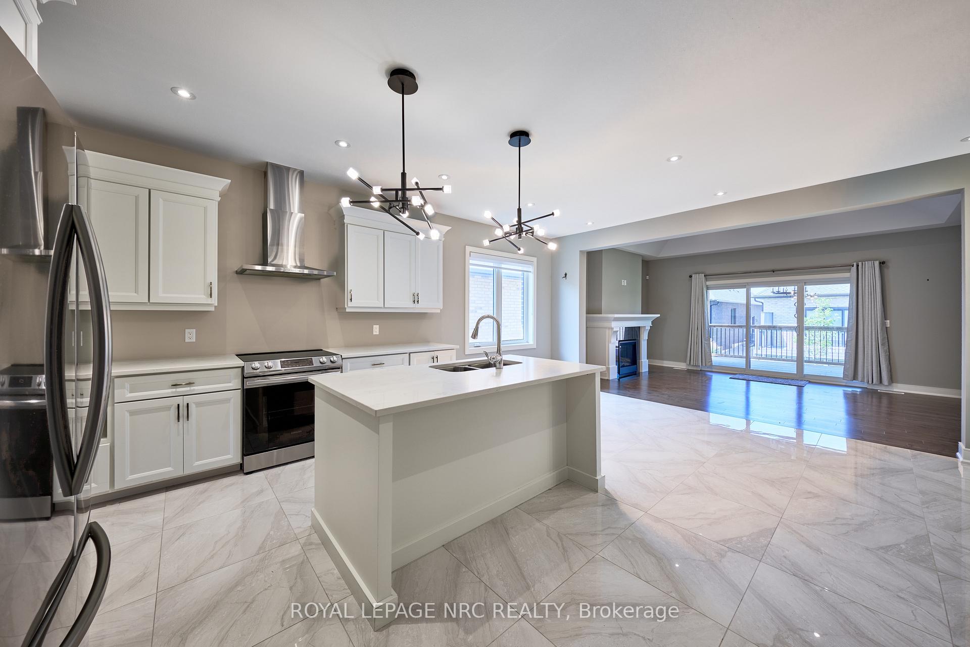 Photo 15 of 53 Carrick Trail, Welland, Hwy 406/Welland — HOMEH