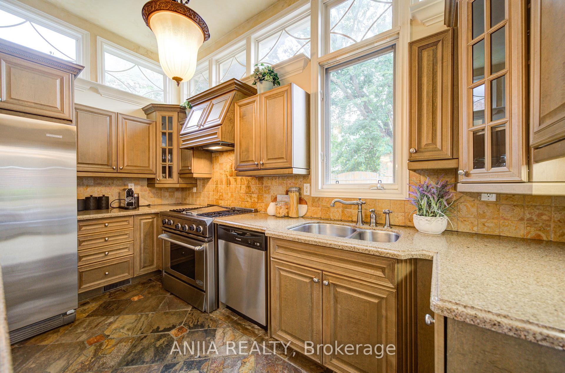 Photo 18 of 140 Reeve Drive, Markham, Markham Village — HOMEH