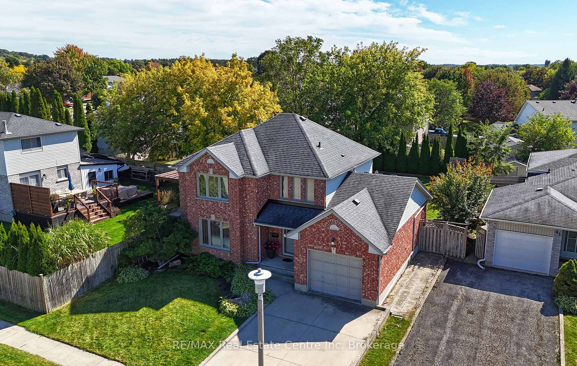 Photo 1 of 37 Woodcroft Place, Cambridge, Christopher-Champlain — HOMEH