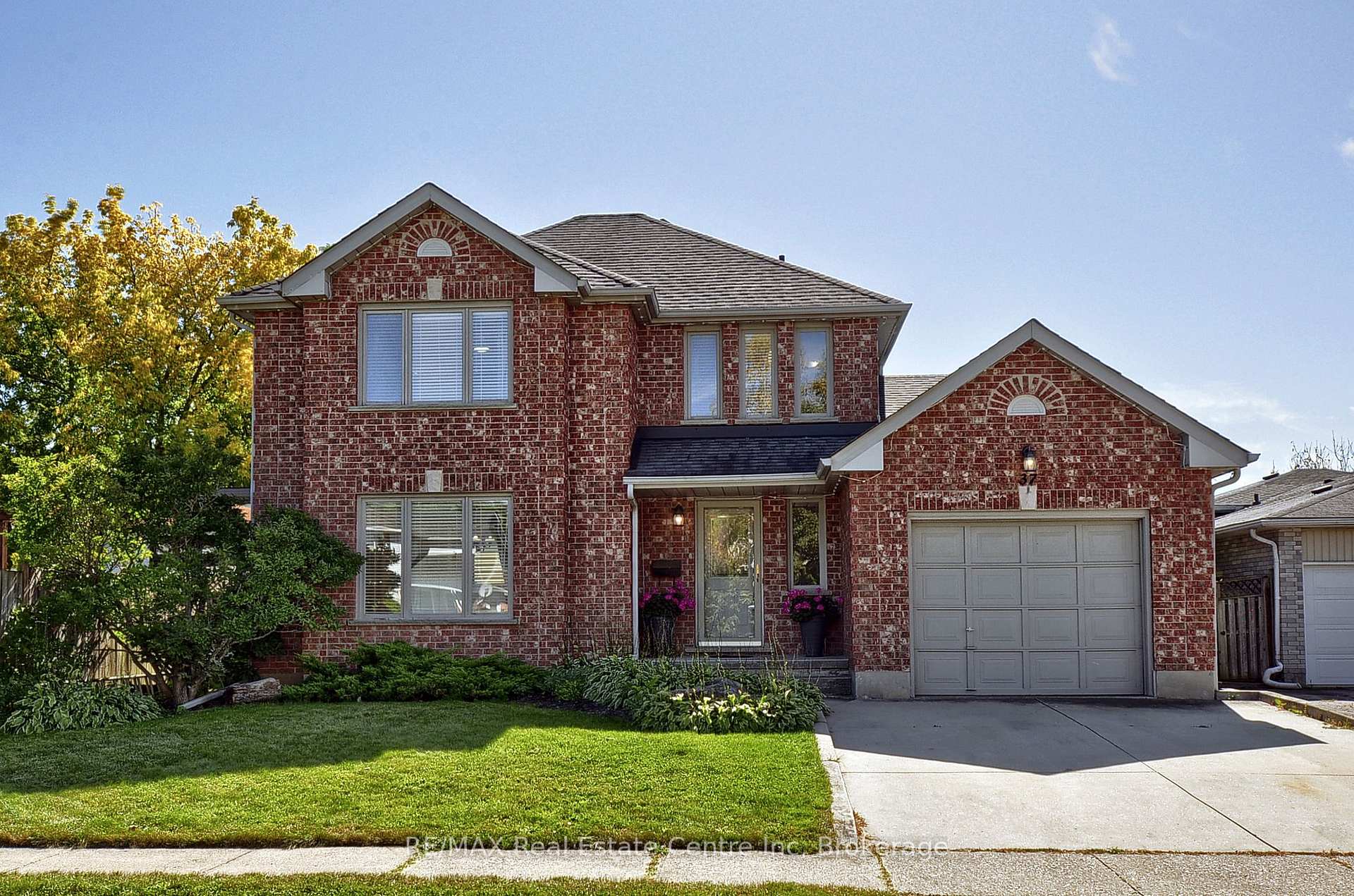Photo 3 of 37 Woodcroft Place, Cambridge, Christopher-Champlain — HOMEH