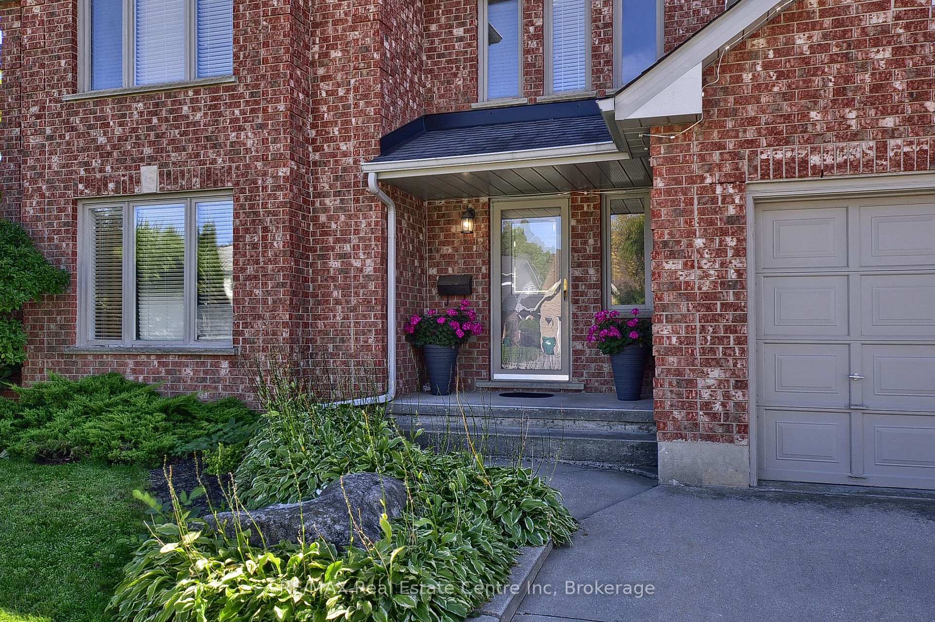 Photo 4 of 37 Woodcroft Place, Cambridge, Christopher-Champlain — HOMEH
