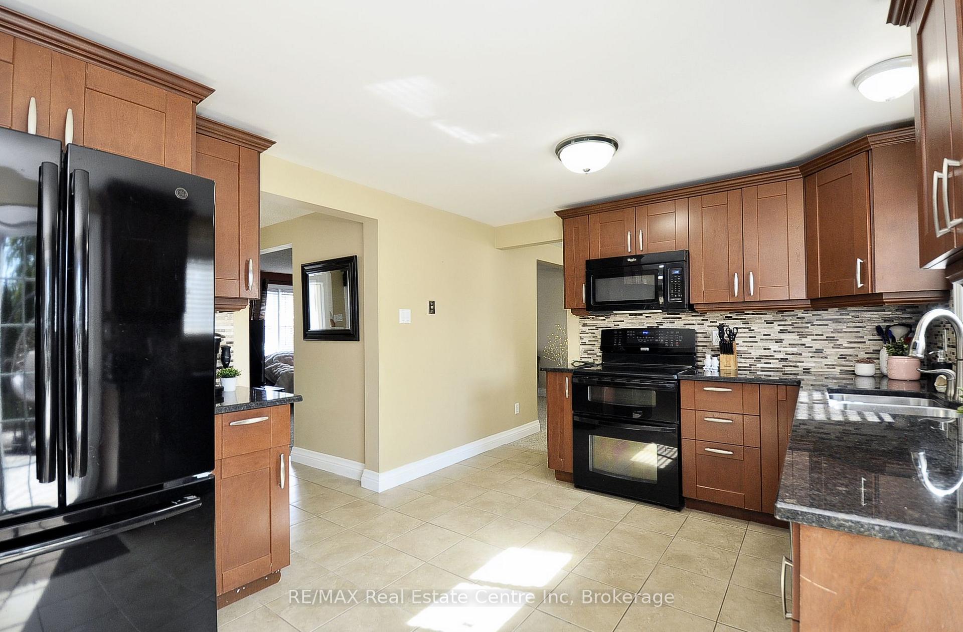 Photo 5 of 37 Woodcroft Place, Cambridge, Christopher-Champlain — HOMEH
