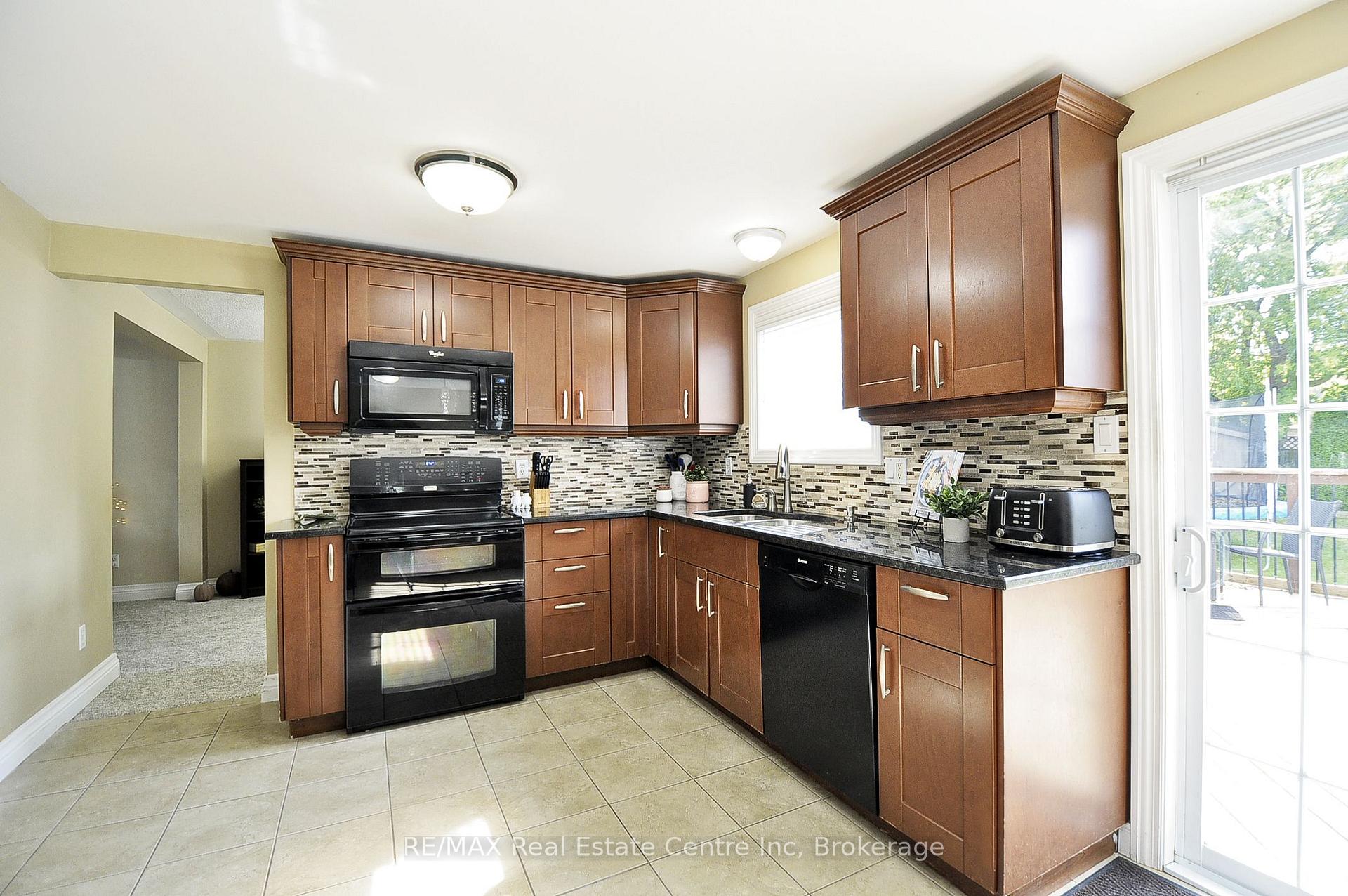 Photo 6 of 37 Woodcroft Place, Cambridge, Christopher-Champlain — HOMEH