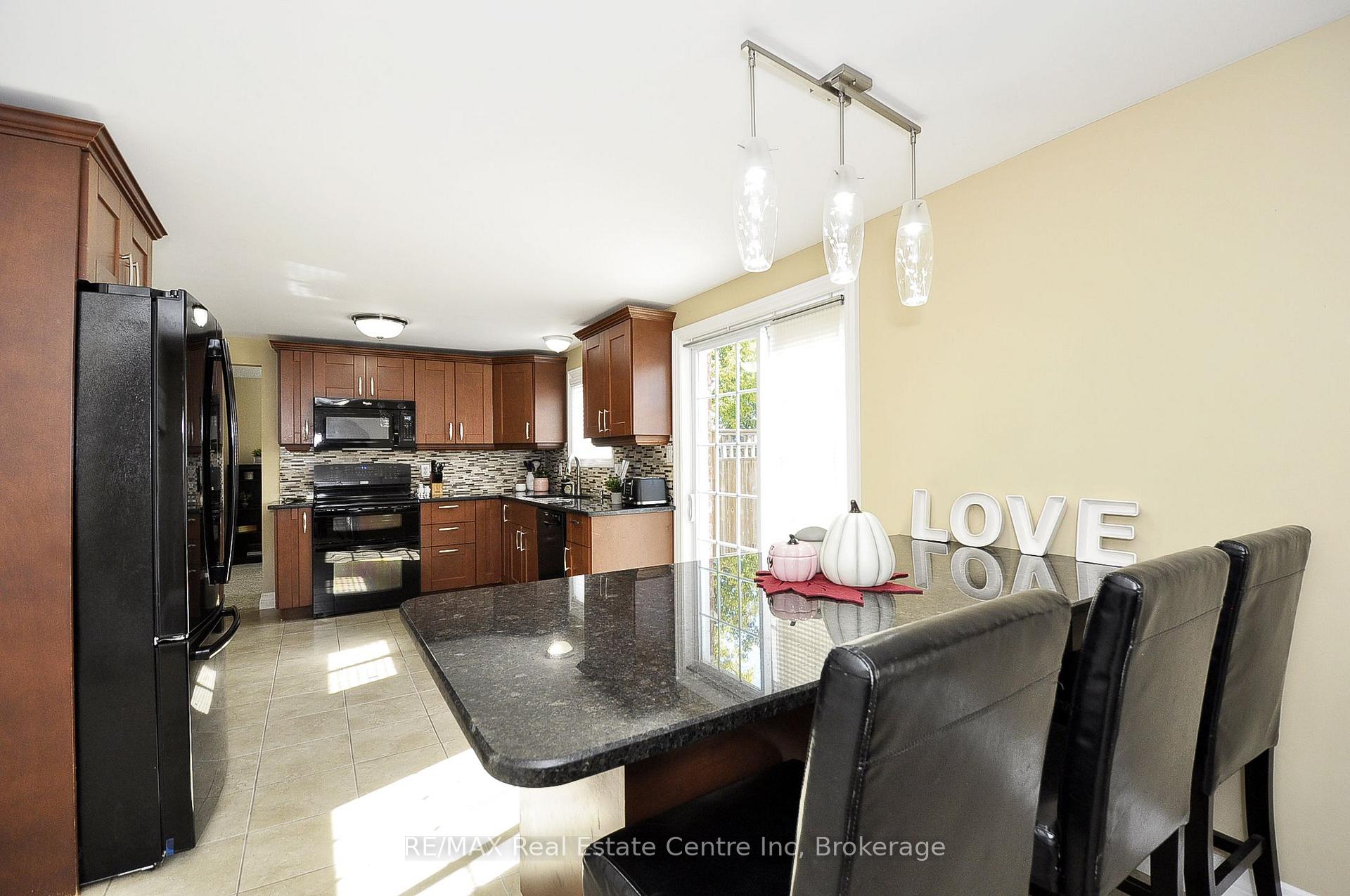 Photo 8 of 37 Woodcroft Place, Cambridge, Christopher-Champlain — HOMEH