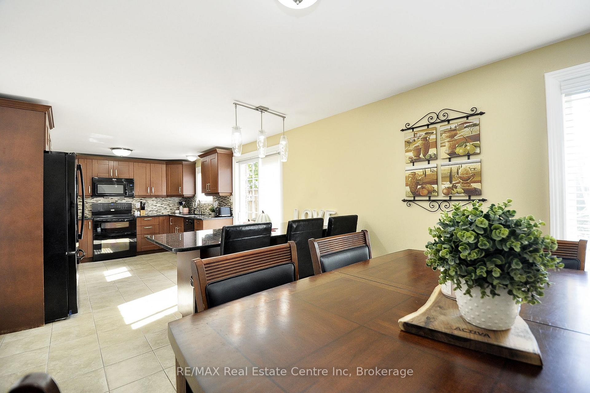 Photo 12 of 37 Woodcroft Place, Cambridge, Christopher-Champlain — HOMEH