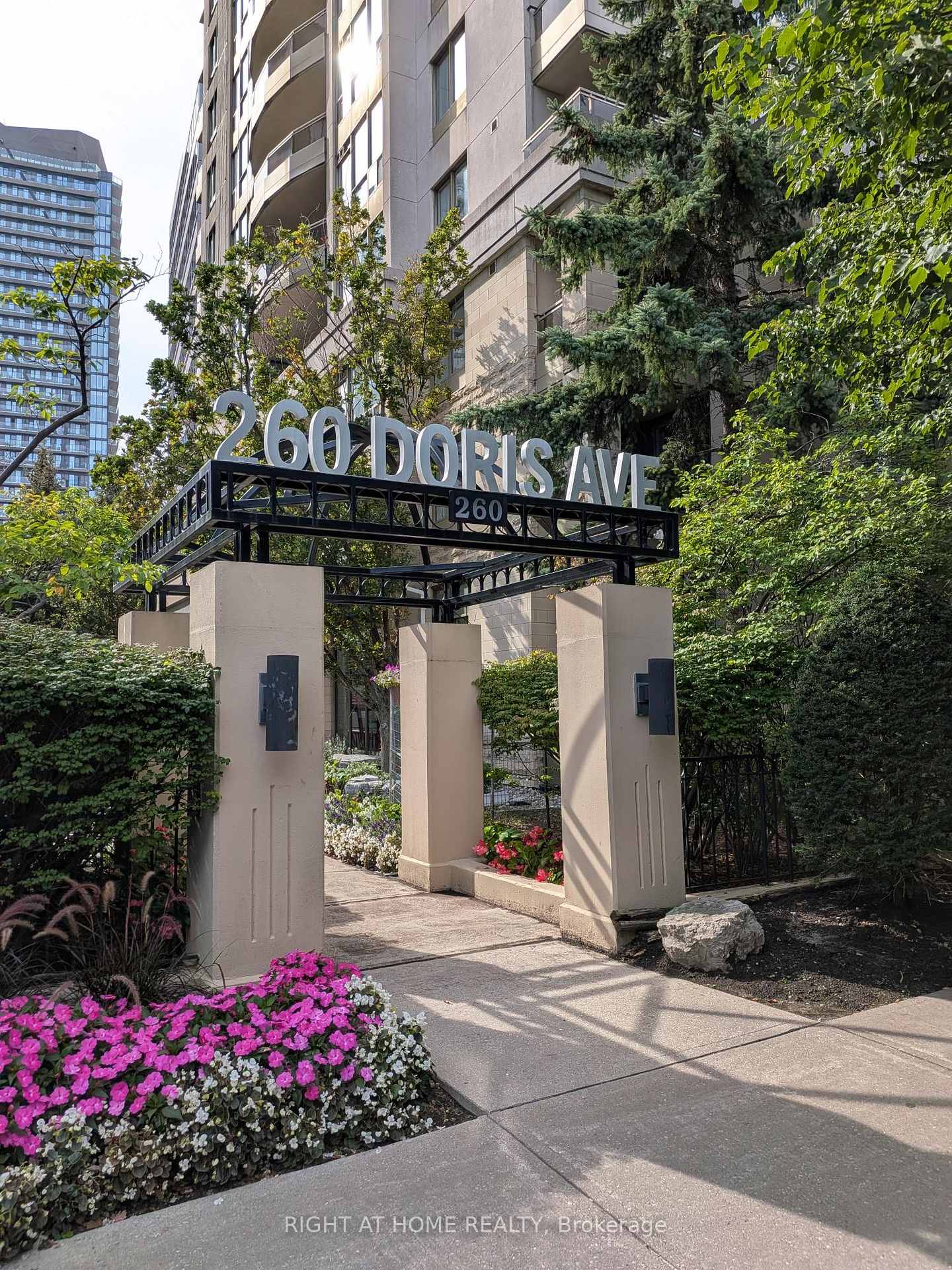 Front of Unit 305, 260 Doris Avenue