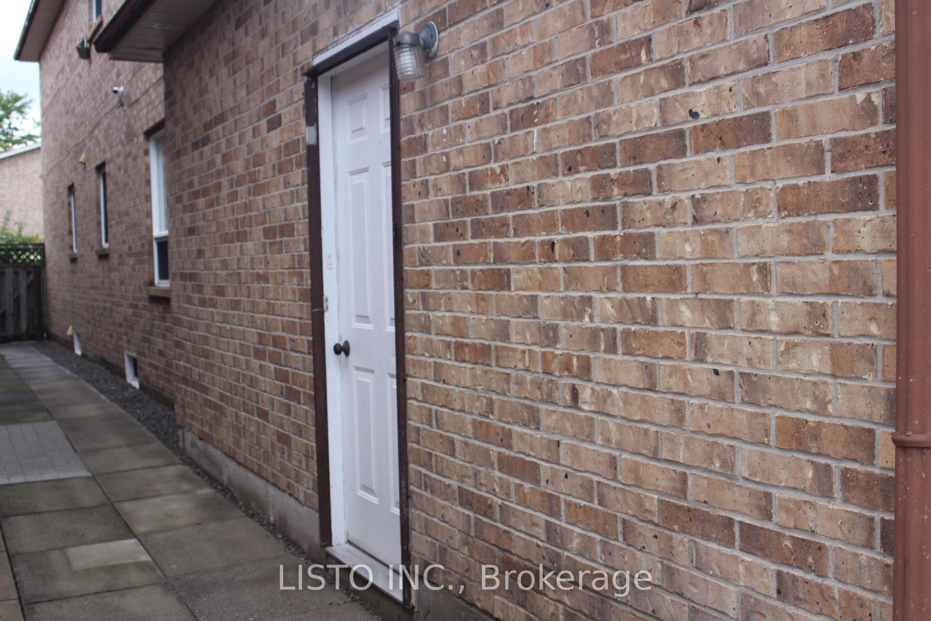 Photo 3 of 63 Ebby Avenue, Brampton, Heart Lake West — HOMEH