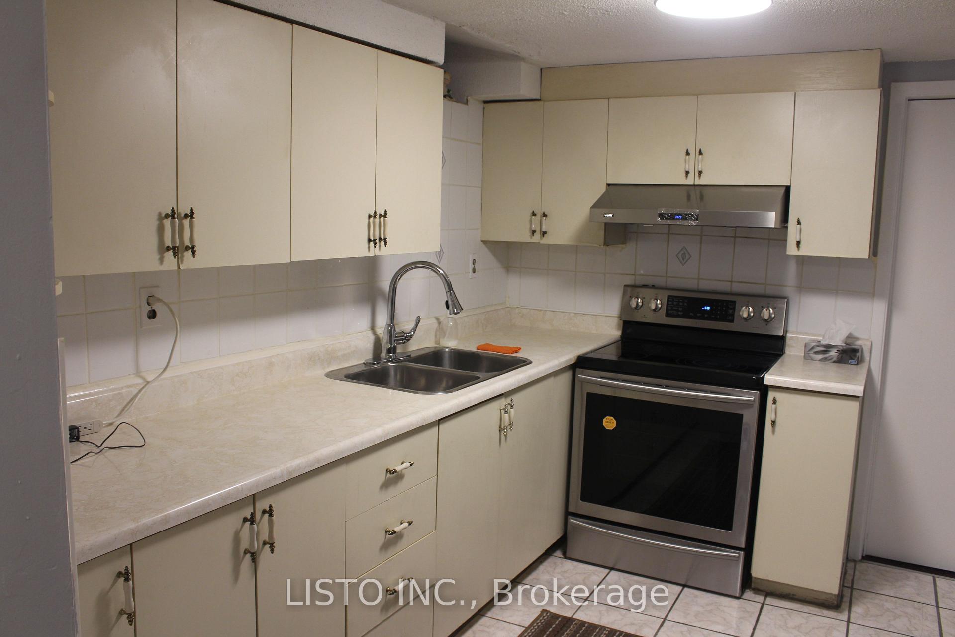 Photo 11 of 63 Ebby Avenue, Brampton, Heart Lake West — HOMEH
