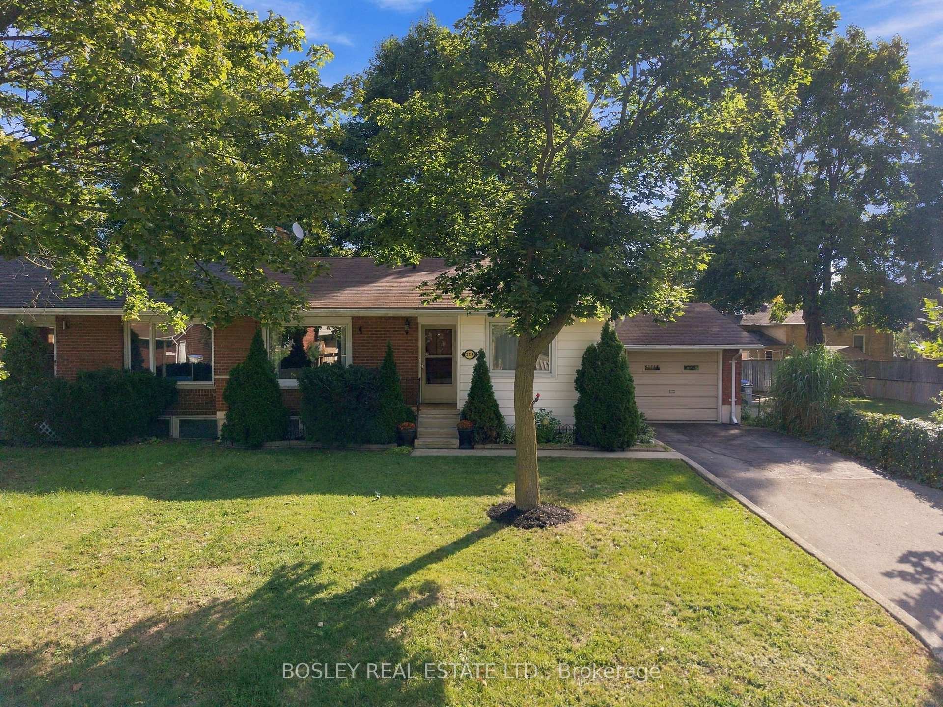 Photo 2 of 229 Drury Lane, Strathroy-Caradoc, NW — HOMEH